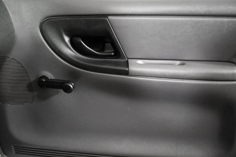 2003 Mazda Truck B2300