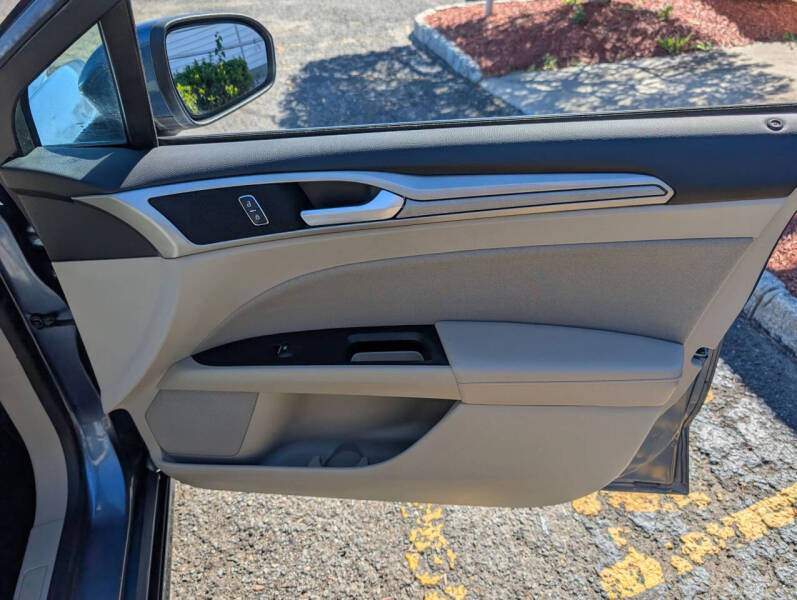 2019 Ford Fusion Hybrid SE