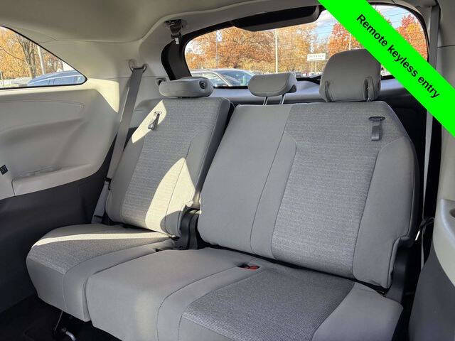 2021 Toyota Sienna LE 8-Passenger