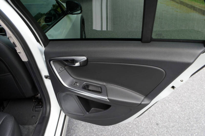 2018 Volvo V60 Cross Country T5 Premier