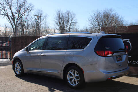 2017 Chrysler Pacifica Touring-L Plus