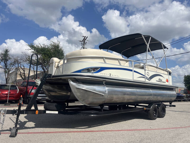 2011 Sun Tracker Regency Party Barge 22