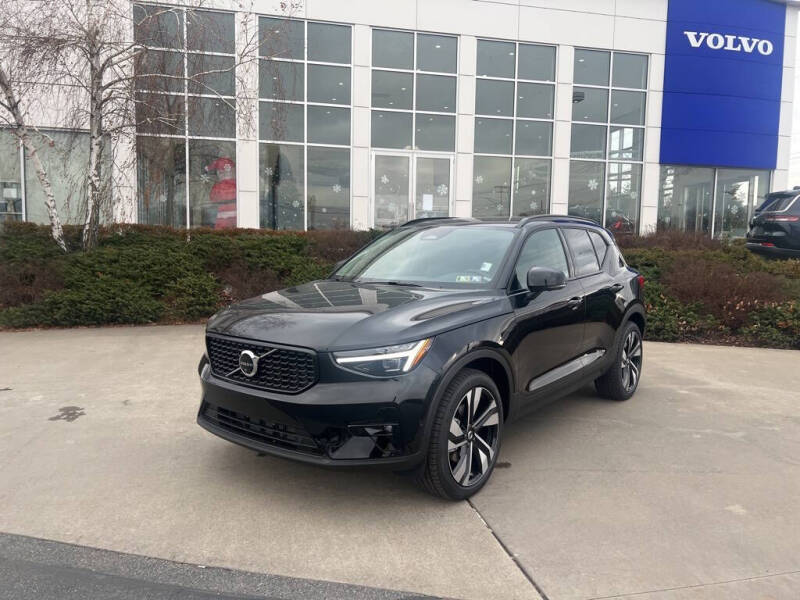 2025 Volvo XC40 B5 Ultra Dark Theme