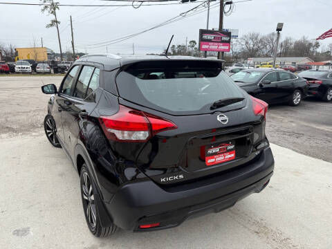 2019 Nissan Kicks SR
