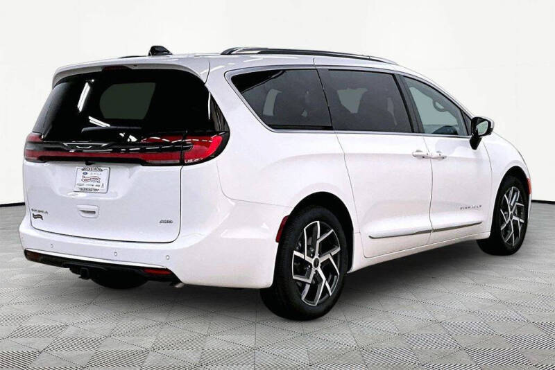 2027 Chrysler Pacifica Pinnacle