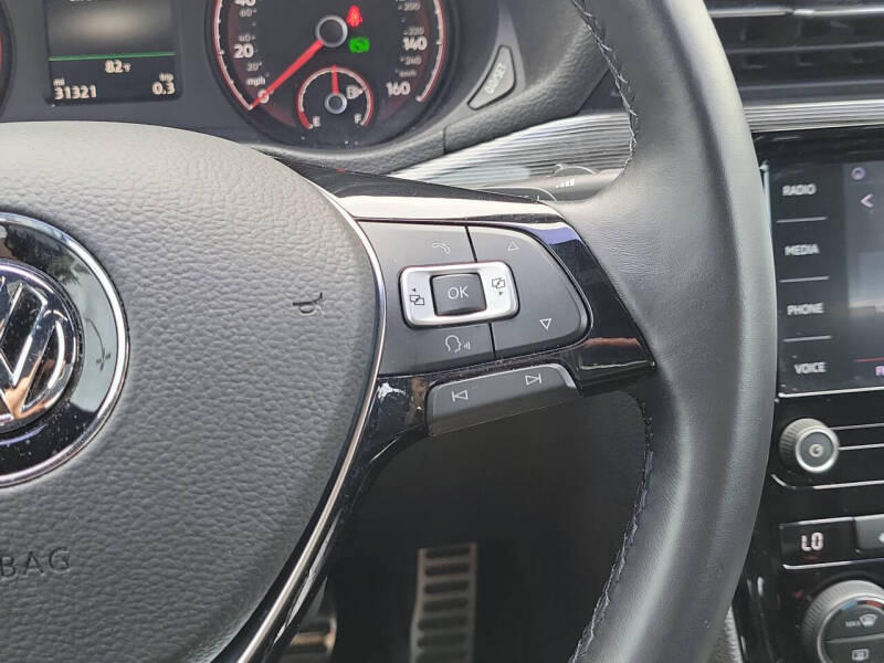 2022 Volkswagen Passat R-Line