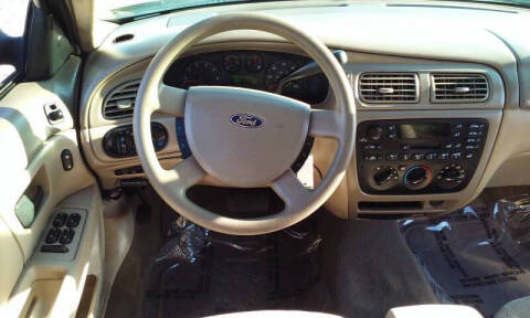 2005 Ford Taurus SE