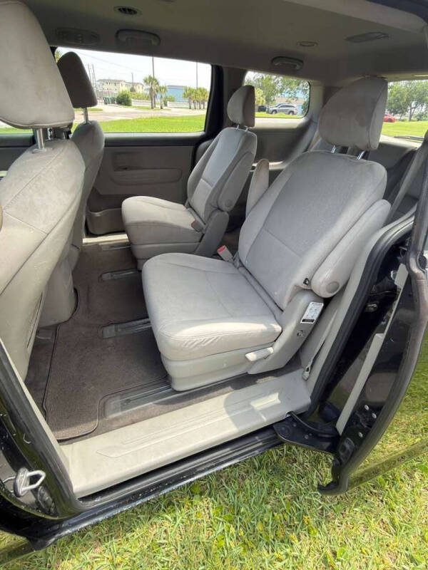 2017 Kia Sedona L