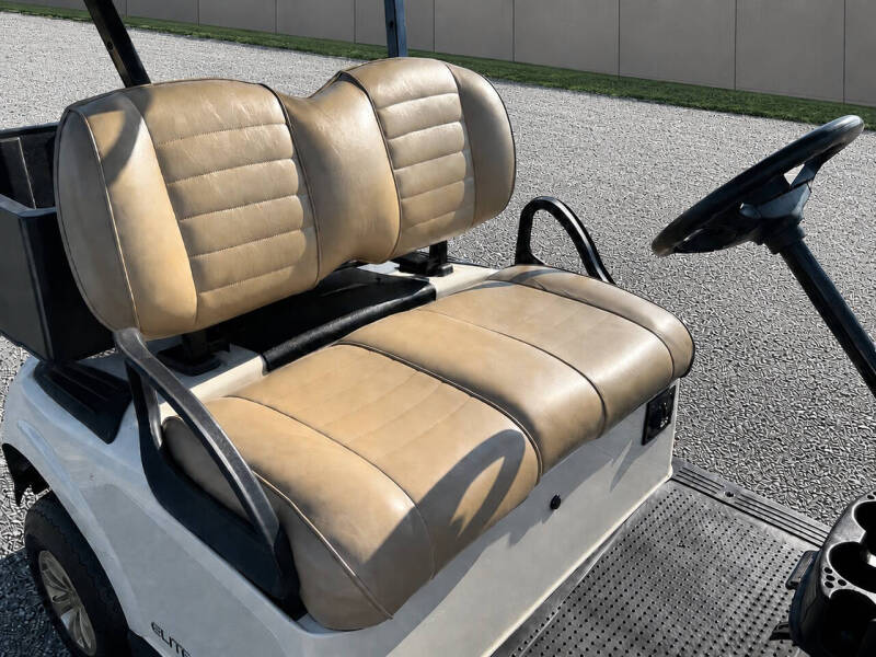 2023 E-Z-GO RXV ELiTE
