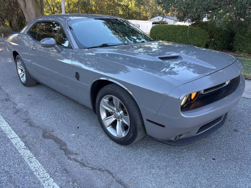 2017 Dodge Challenger SXT's photo