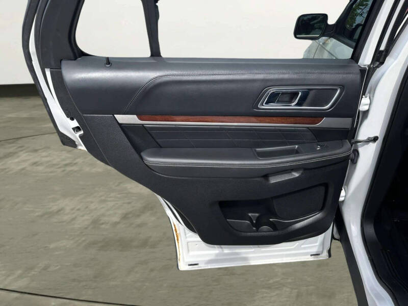 2017 Ford Explorer Platinum