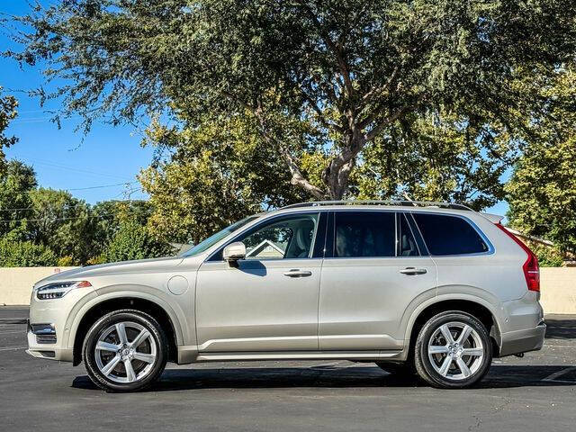 2016 Volvo XC90 T8 eAWD Momentum