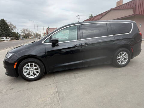 2022 Chrysler Voyager LX