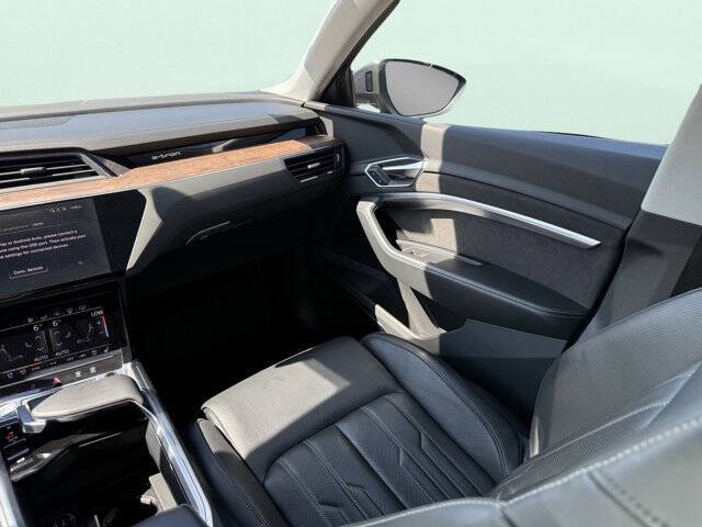 2019 Audi e-tron quattro Prestige