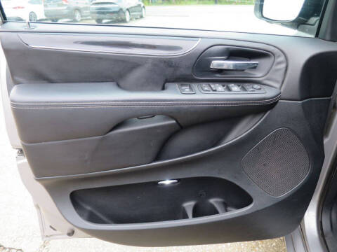 2016 Chrysler Town and Country S