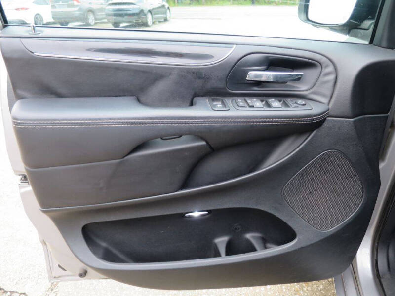 2016 Chrysler Town and Country S