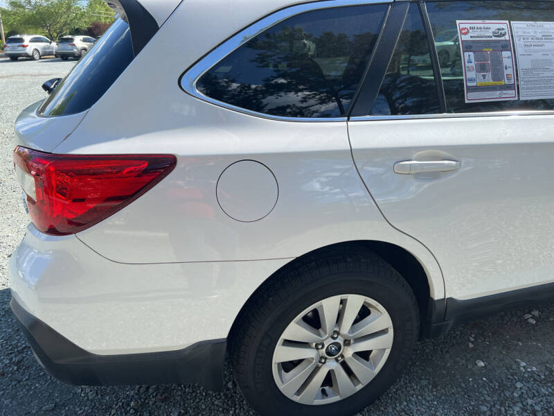 2018 Subaru Outback Premium photo 7