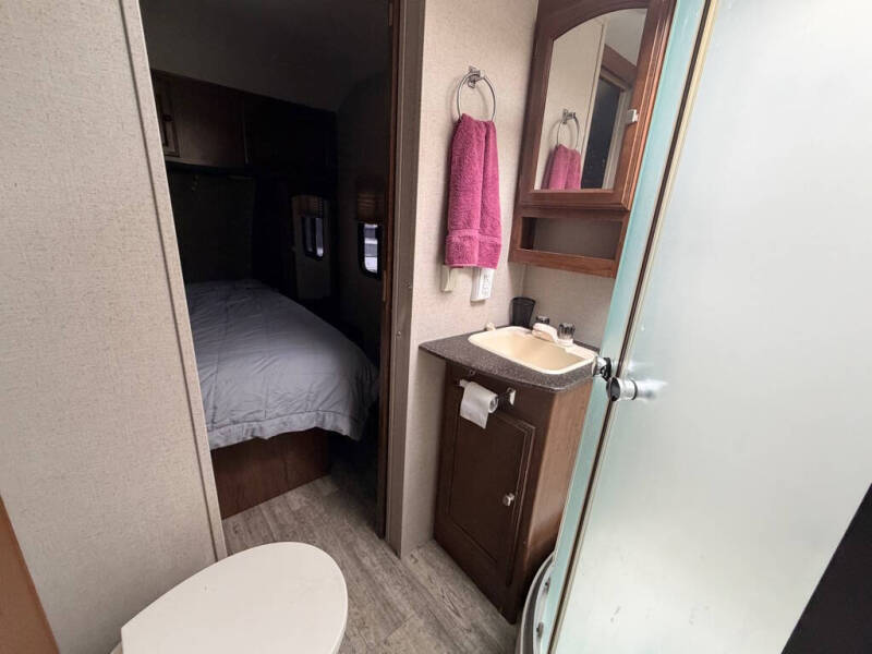 2017 Coachmen RV Freedom Express