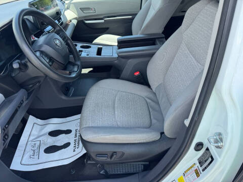 2024 Toyota Sienna LE 8-Passenger