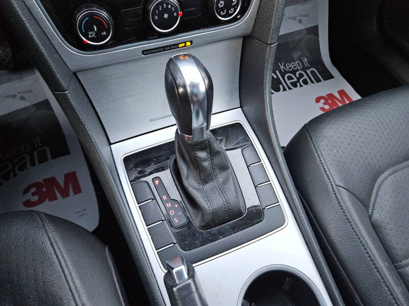 2013 Volkswagen Passat SE PZEV