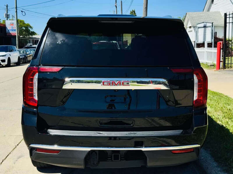 2023 GMC Yukon SLT