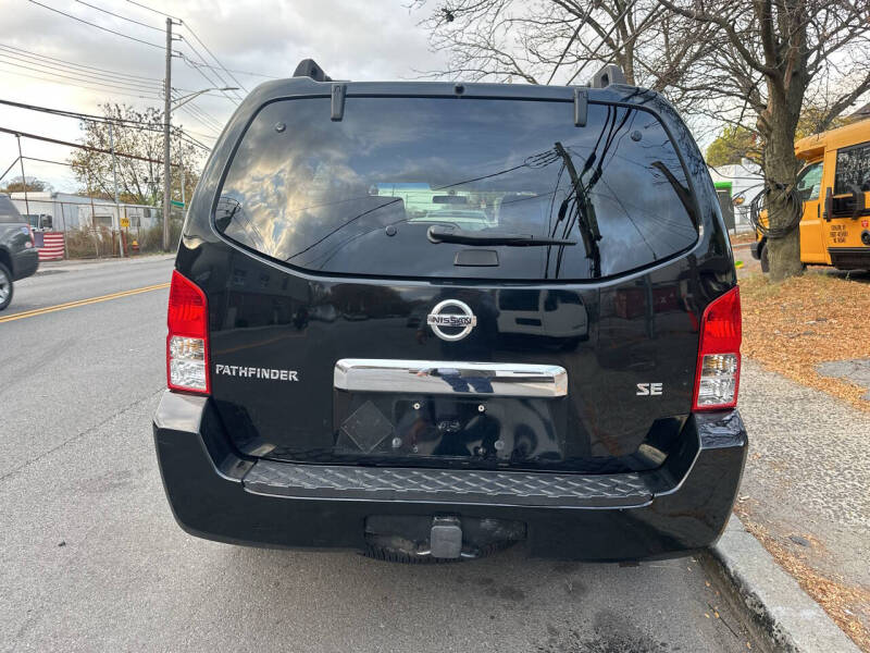 2005 Nissan Pathfinder SE