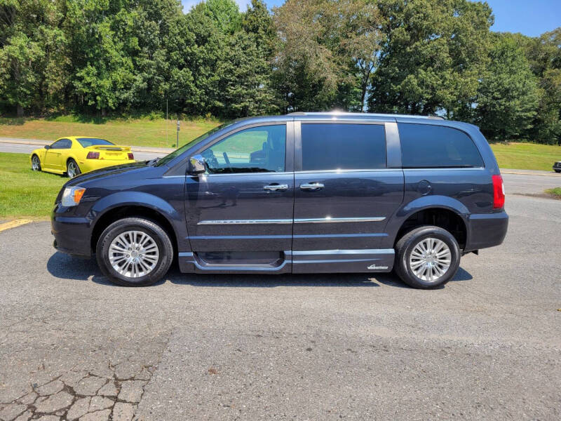 2014 Chrysler WHEELCHAIR VAN