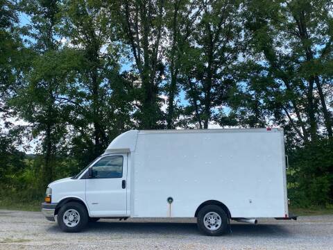 2007 Chevrolet Express Cutaway for sale at RAYBURN MOTORS in Murray KY