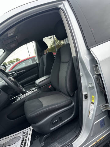 2018 Nissan Pathfinder SV