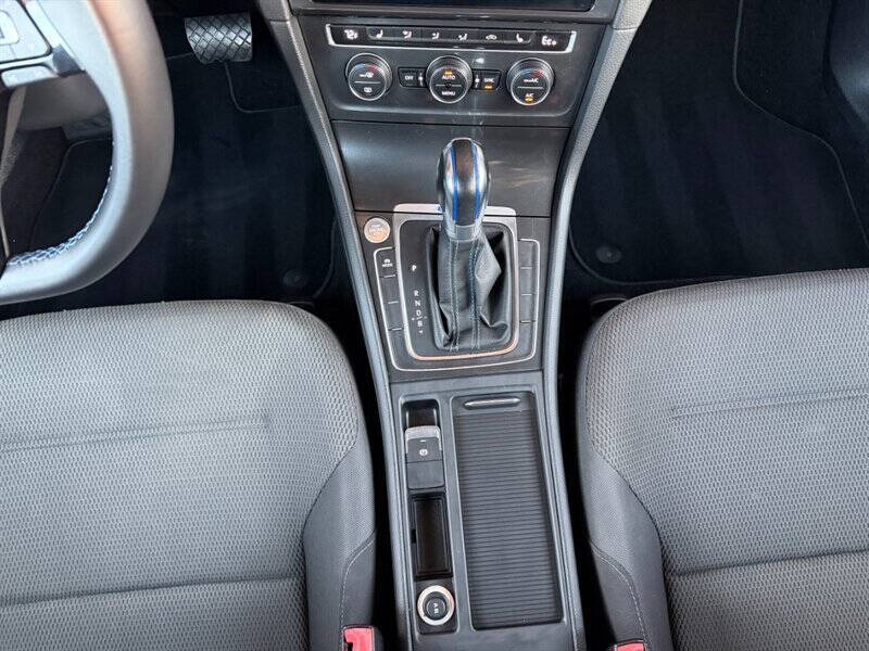 2017 Volkswagen e-Golf SE