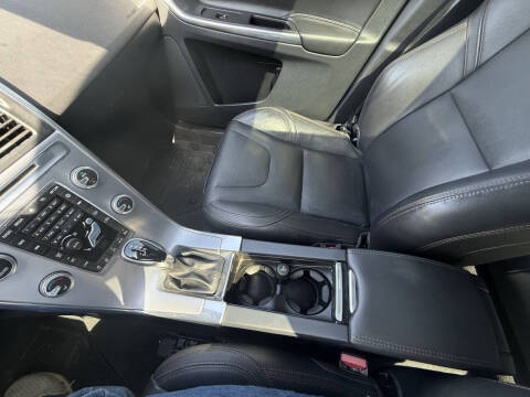 2017 Volvo XC60 T6 Dynamic