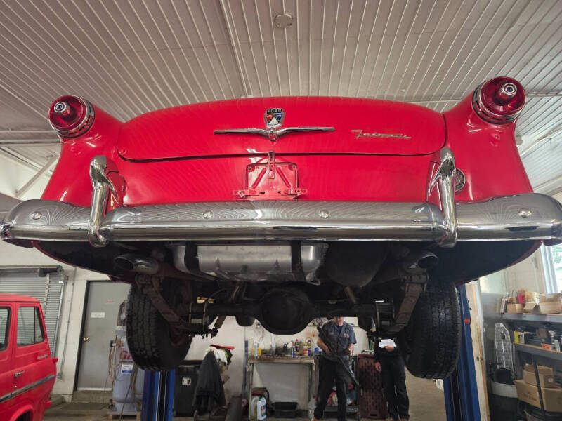 1954 Ford Crestline