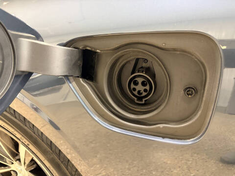 2024 Volvo S60 Recharge T8 Core Dark Theme