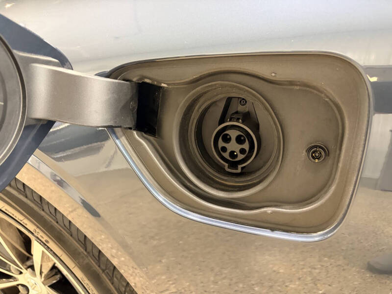 2024 Volvo S60 Recharge T8 Core Dark Theme