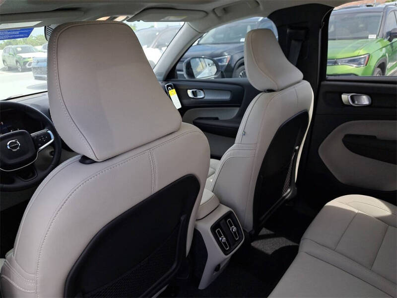 2026 Volvo XC40 B5 Plus