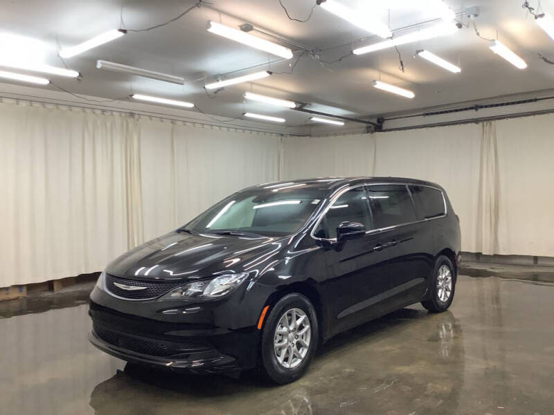 2027 Chrysler Pacifica LX