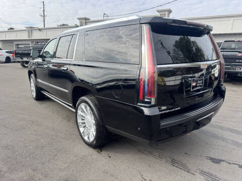 2017 Cadillac Escalade ESV Platinum