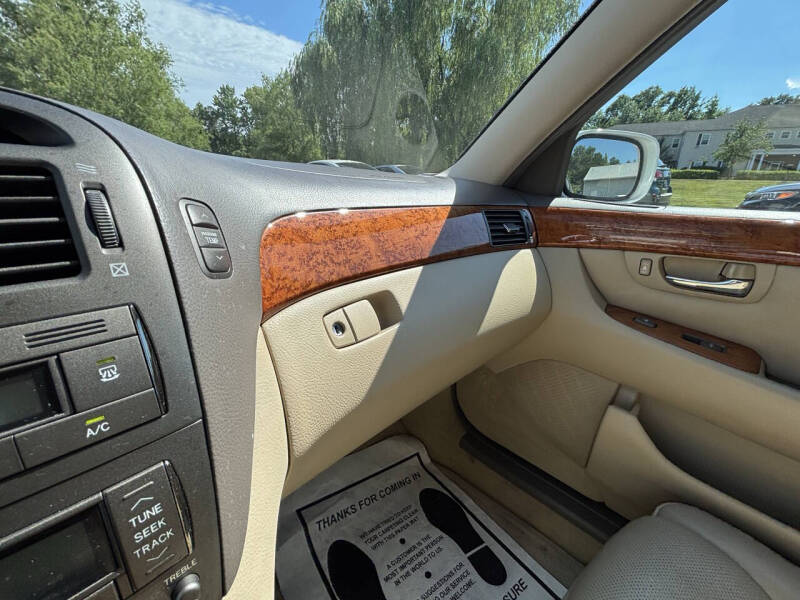 2004 Lexus LS 430 - Photo 13
