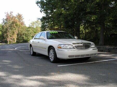 2007 Lincoln Town Car for sale at RICH AUTOMOTIVE Inc in High Point NC