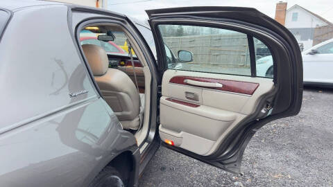 2003 Lincoln Town Car Signature