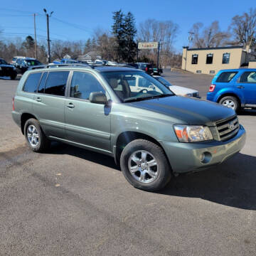 2004 Toyota Highlander for sale at Auto Link Inc. in Spencerport NY