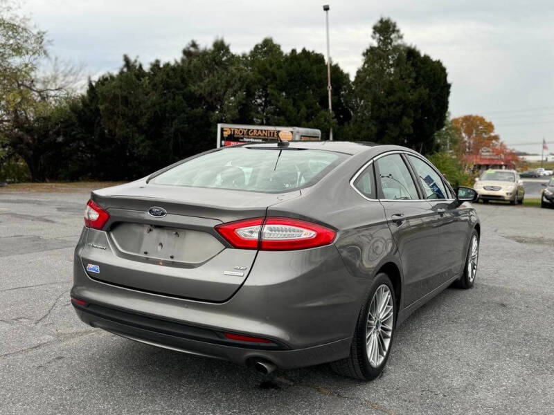 2013 Ford Fusion SE photo 4