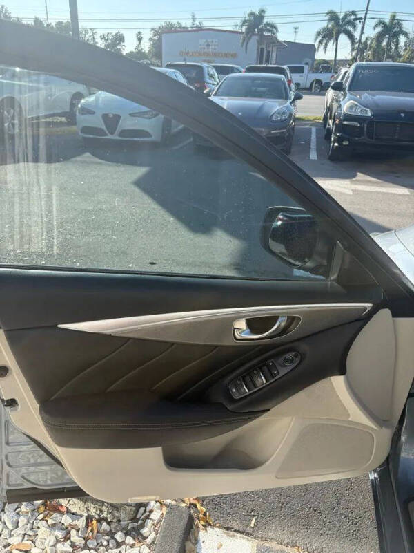 2015 Infiniti Q50 Premium