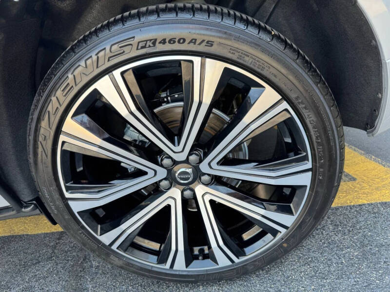 2023 Volvo XC60 B5 Ultimate Bright Theme