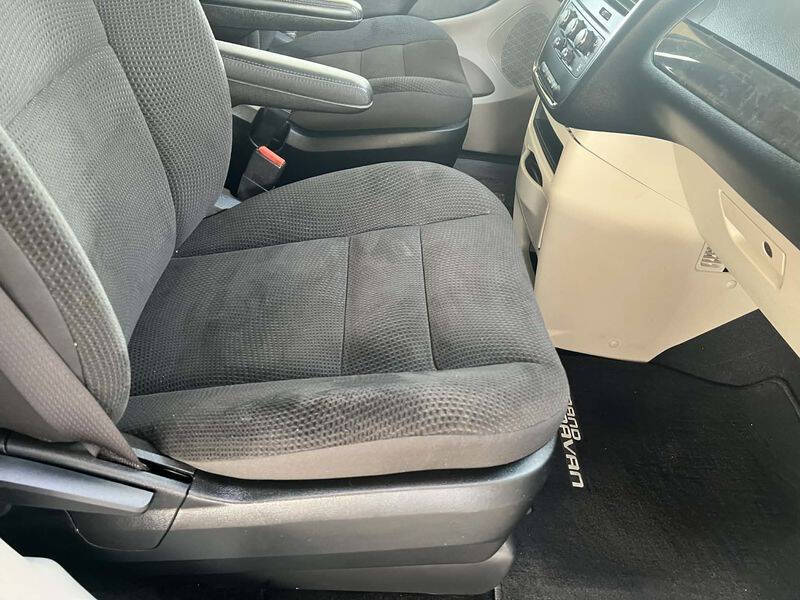 2017 Dodge Grand Caravan SE - Photo 29