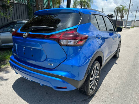 2023 Nissan Kicks SR