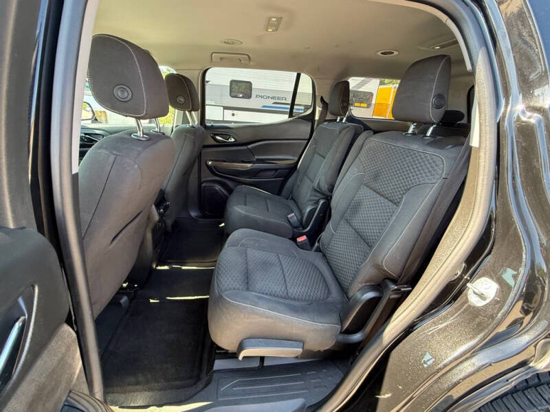 2017 GMC Acadia SLE-2