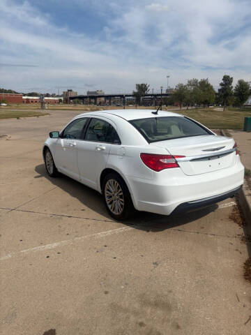 2013 Chrysler 200 LX