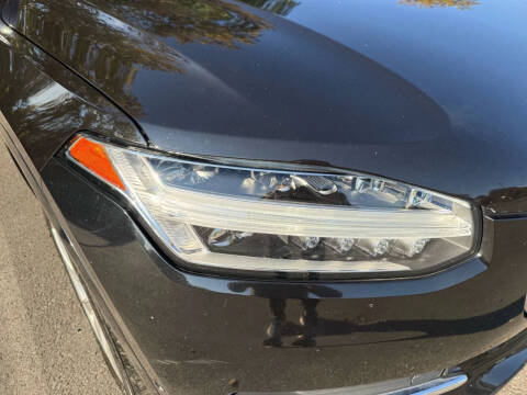 2017 Volvo XC90 T6 Momentum