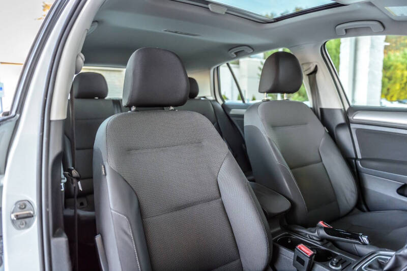 2016 Volkswagen Golf TSI S